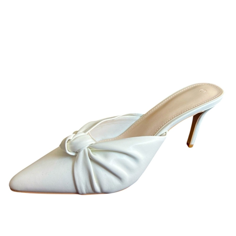 Coutgo Women's slip on low heel pointed toe Size 9 White New‎ in Box Academia